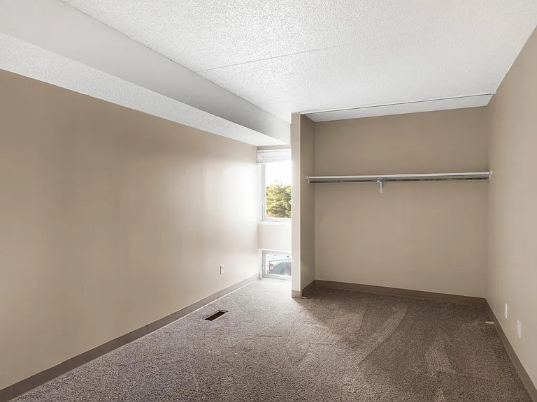 Oakwood Apartments — Photo 23