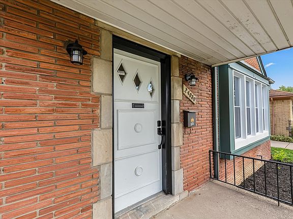3rd image of 24050 Blackstone Ave