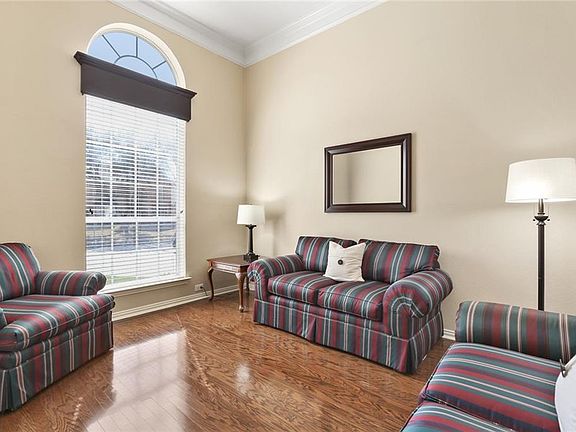 3rd image of 1926 Waterford Dr