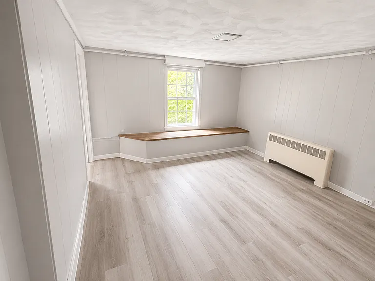 82 Adams St — Photo 3