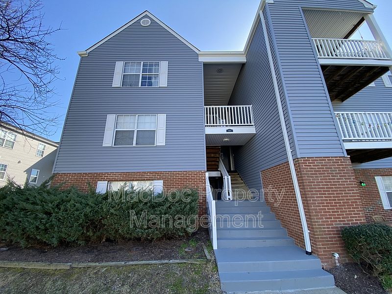 1st image of 100 Picadilly Ln APT 2