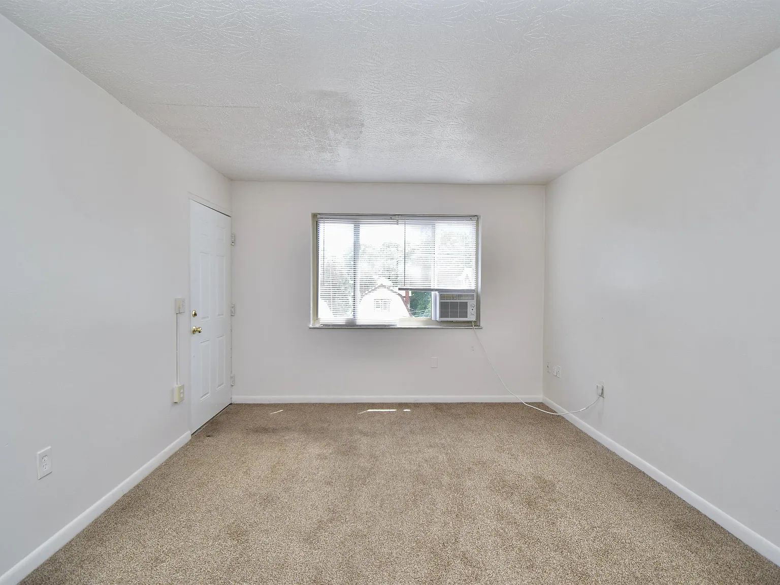 1281 Sunset Avenue - 3 — Photo 2