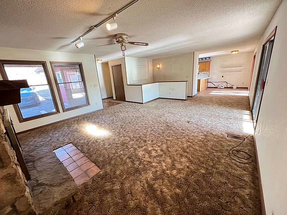 5th image of 206 E Lakeshore Dr