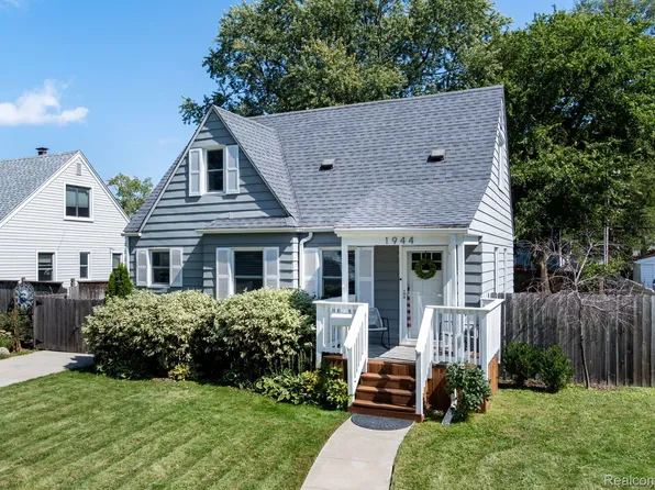 1944 Bacon Ave, Berkley, MI 48072