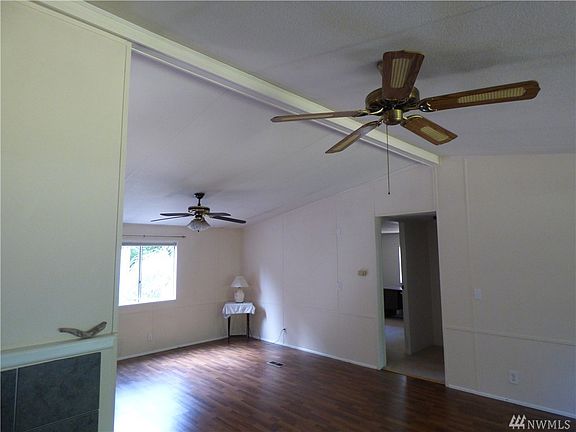 5th image of 32204 83rd Dr NW