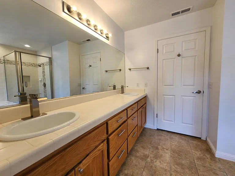 9609 Lord Dr — Photo 27