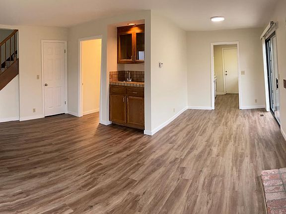 3rd image of 479 E McKinley Ave
