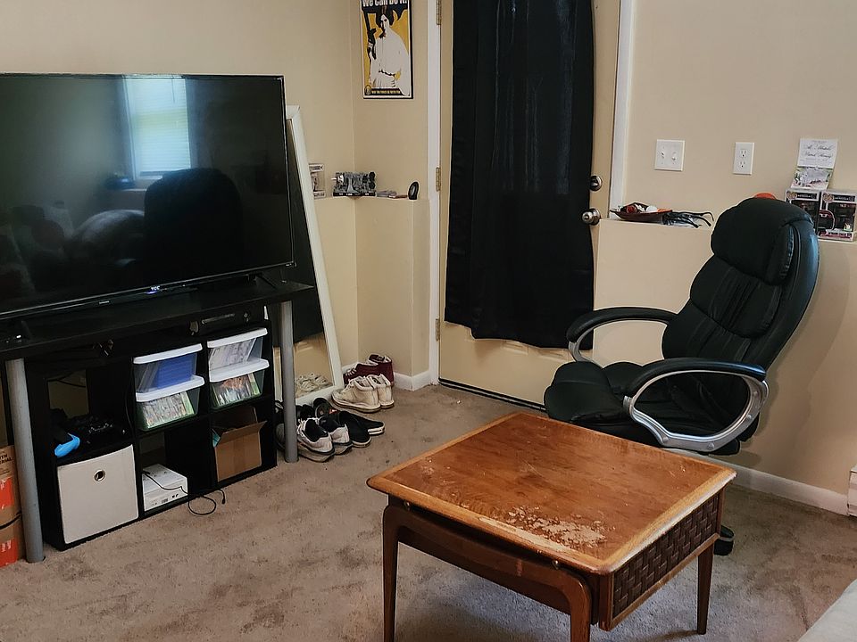 1st image of 102 Berme Rd #1