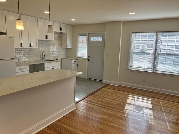 4th image of 952 Fairmount Ave