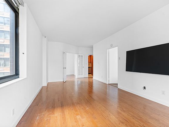 3rd image of 343 E 74th St APT 8C