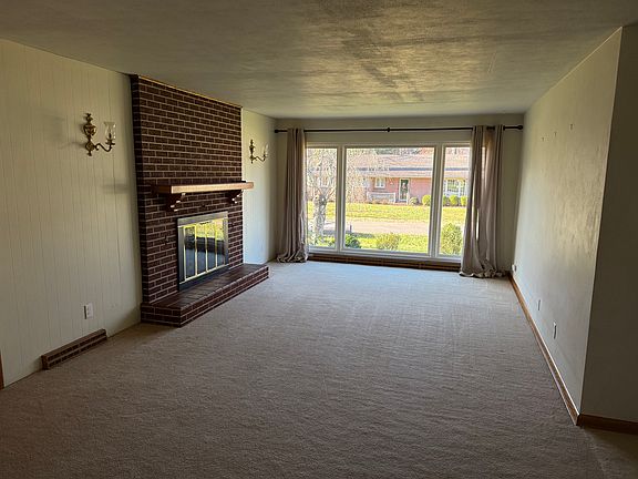 Living room with fireplace