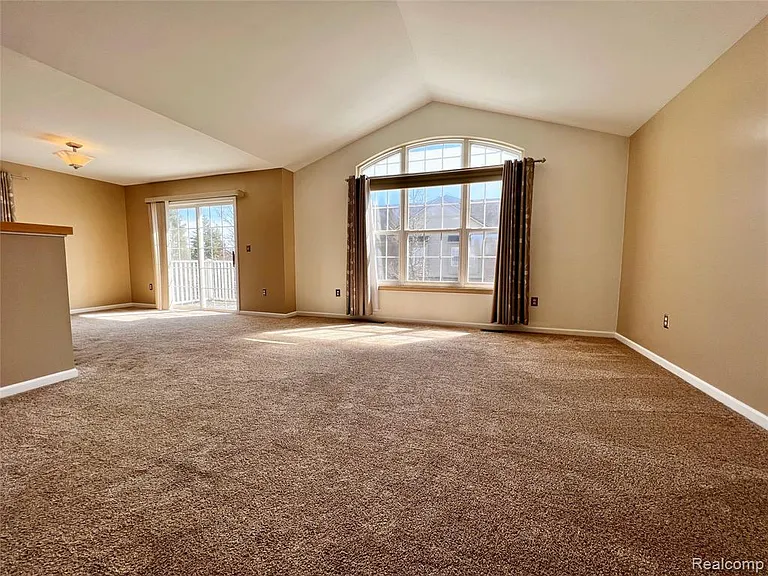 47408 Pembroke Dr — Photo 3