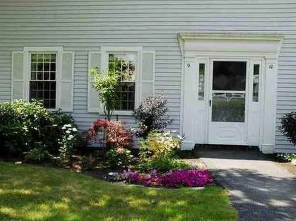 27 Colonial Vlg, Falmouth, ME 04105