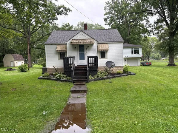 4442 La France St, Newton Falls, OH 44444