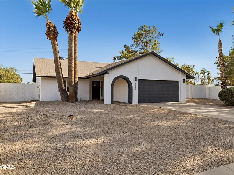 5117 E Beck Ln — Photo 3