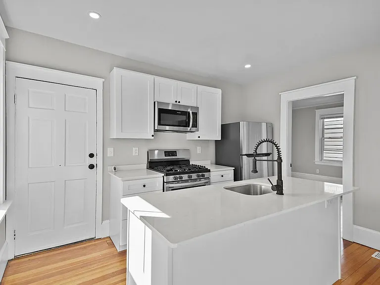 460 Eaton St #1 — Photo 5