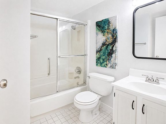 5th image of 6102 Seawall Blvd #213