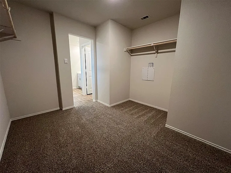 305 Wirecrested Dr — Photo 14