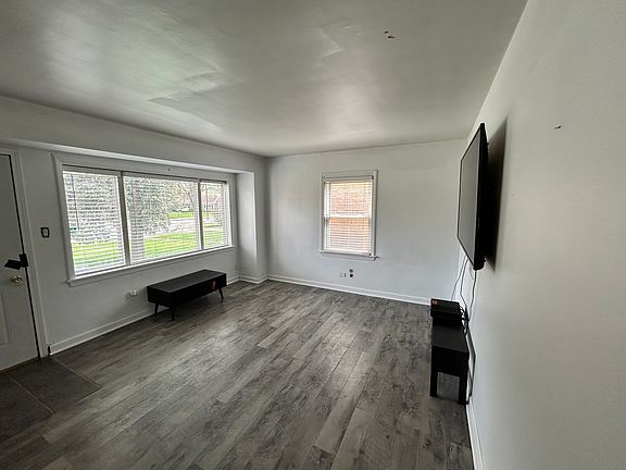4th image of 1626 Shirley Dr