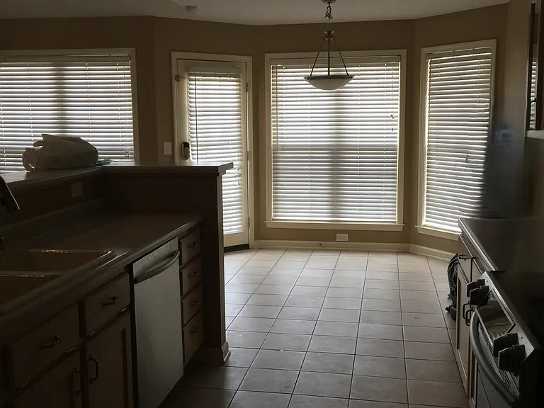 336 Oxford Cv — Photo 18