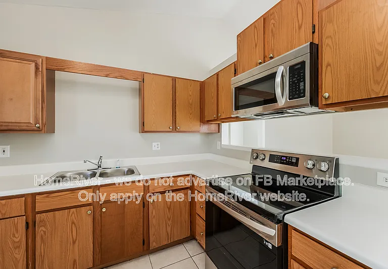 1720 SW 3rd Pl — Photo 4