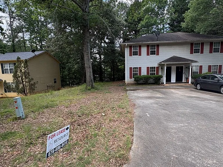 4748 Chariot Dr — Photo 2