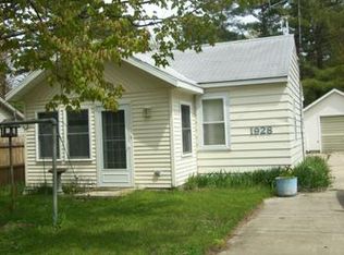 1928 N Hope Rd, Midland, MI 48642