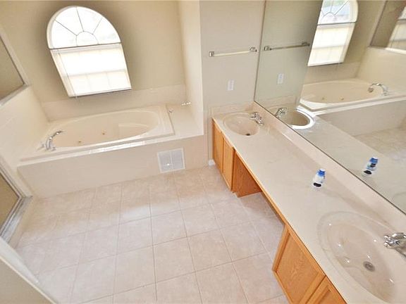 4th image of 705 Camel Ct