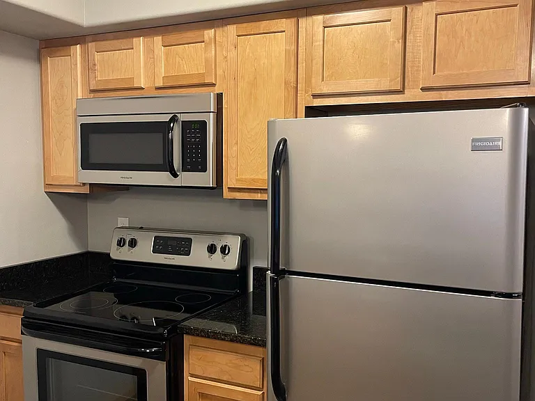 320 S Linn St #2 — Photo 4