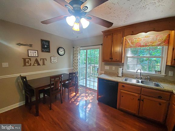 4th image of 410 Cedar Creek Dr