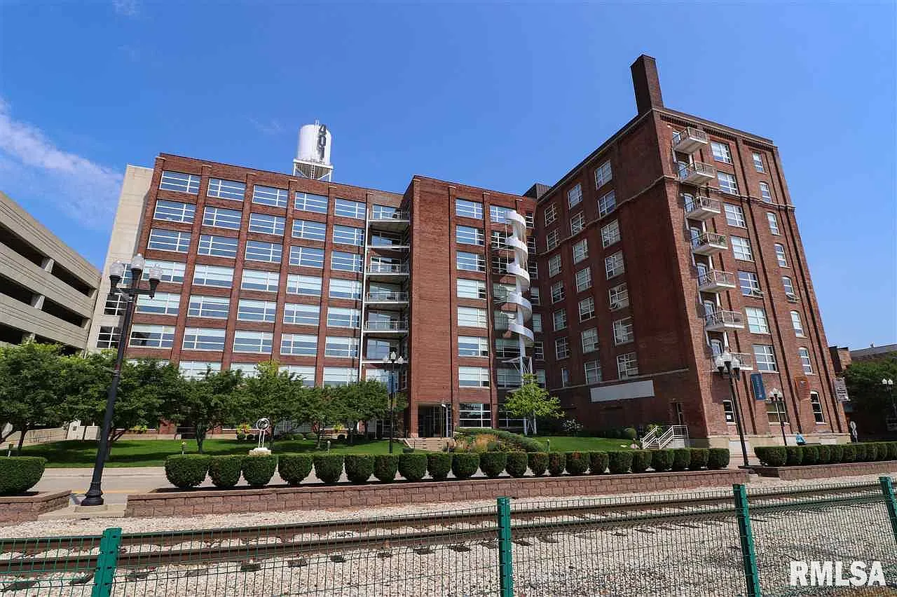 401 SW Water St Unit 704 photo 1