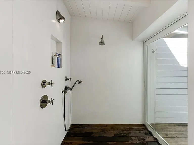 270 Island Dr — Photo 16
