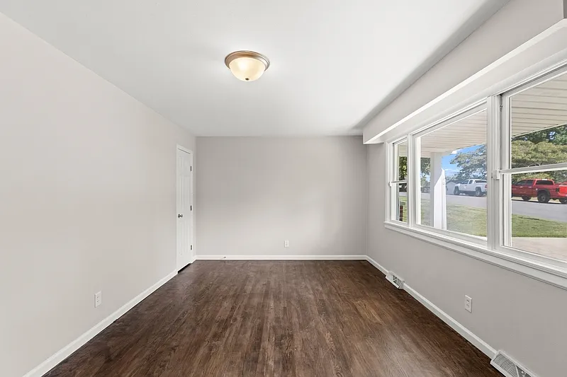 3 bed, 2.0 bath, 1601 sqft, $2,100 — Photo 4