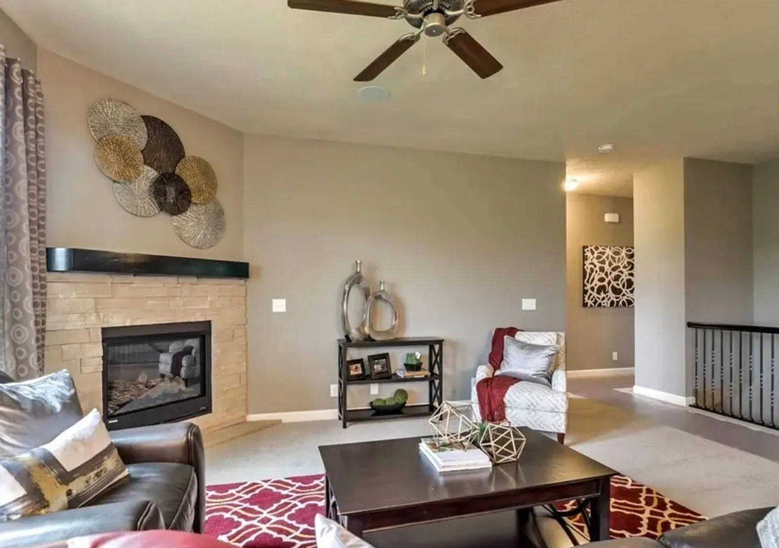 Beautiful 3 Bedroom Home in Bennington! — Photo 3