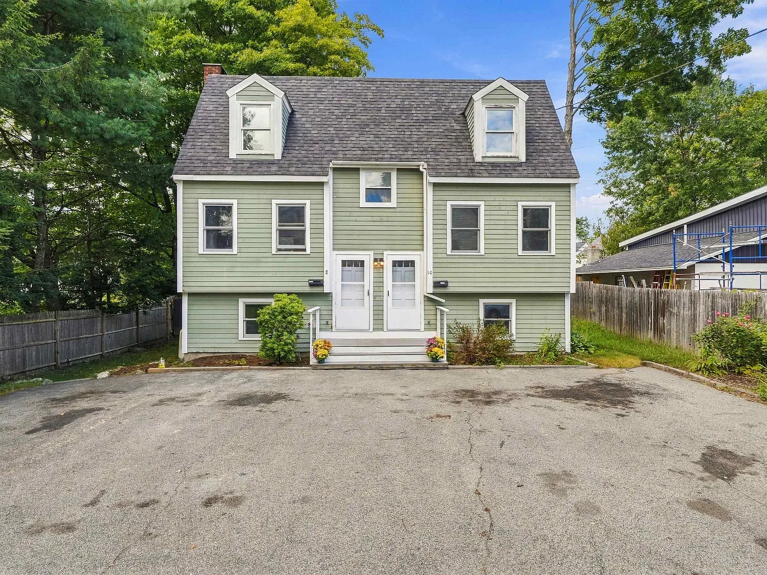 3 bed, 1.5 bath, 1454 sqft, $2,995 — Photo 2
