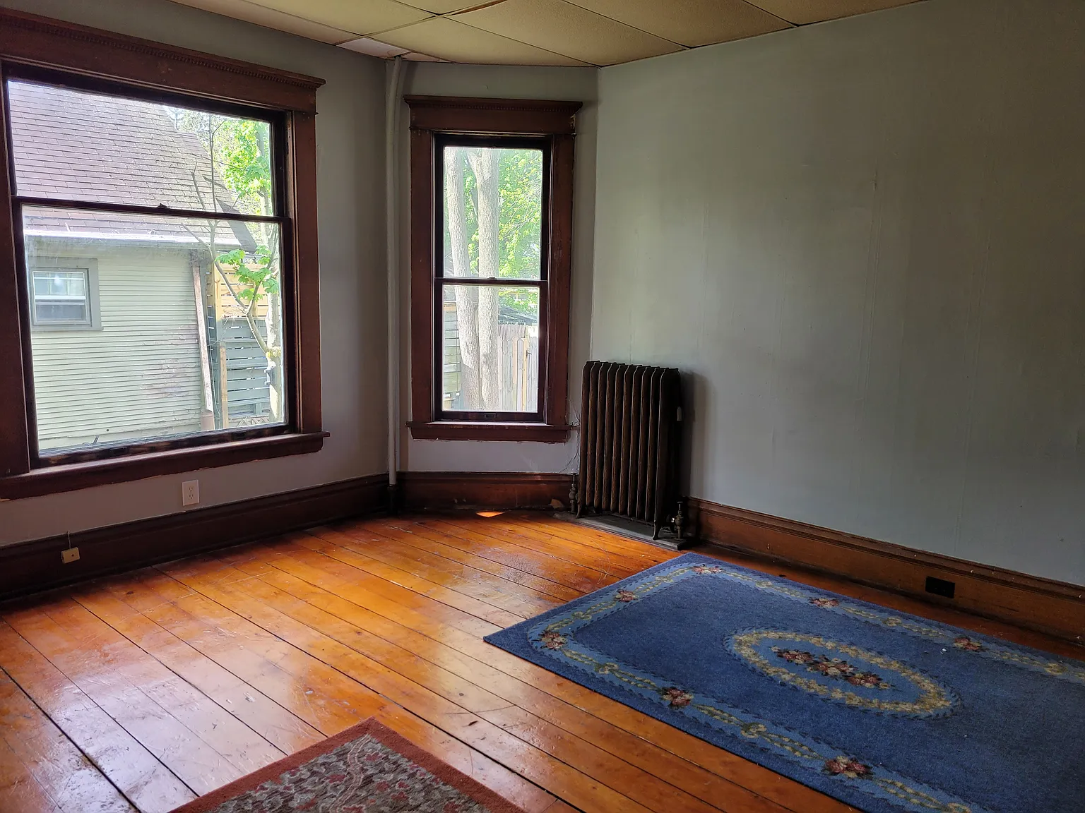 223 N Kalamazoo Ave — Photo 2