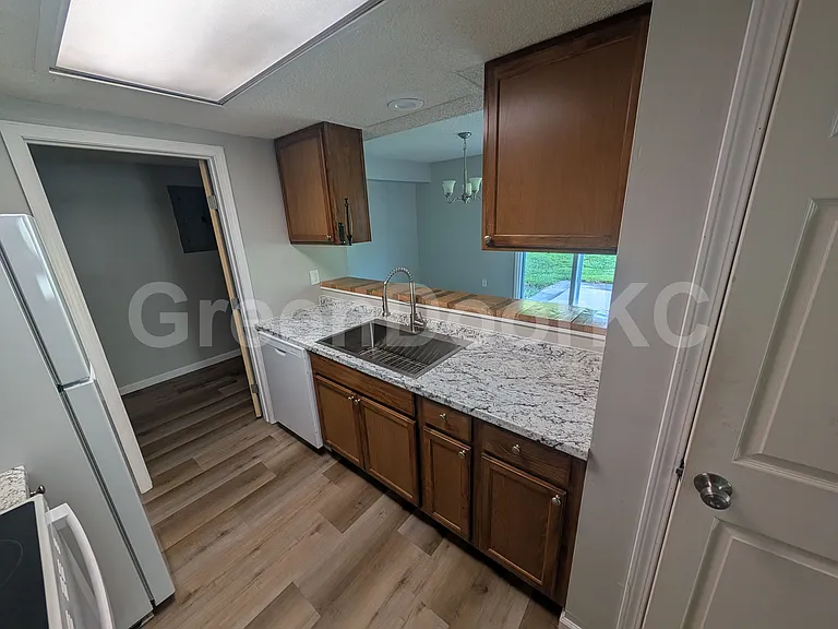 16520 W 141st St — Photo 7