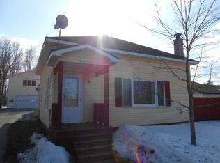 1127 Mackinaw Ave, Cheboygan, MI 49721