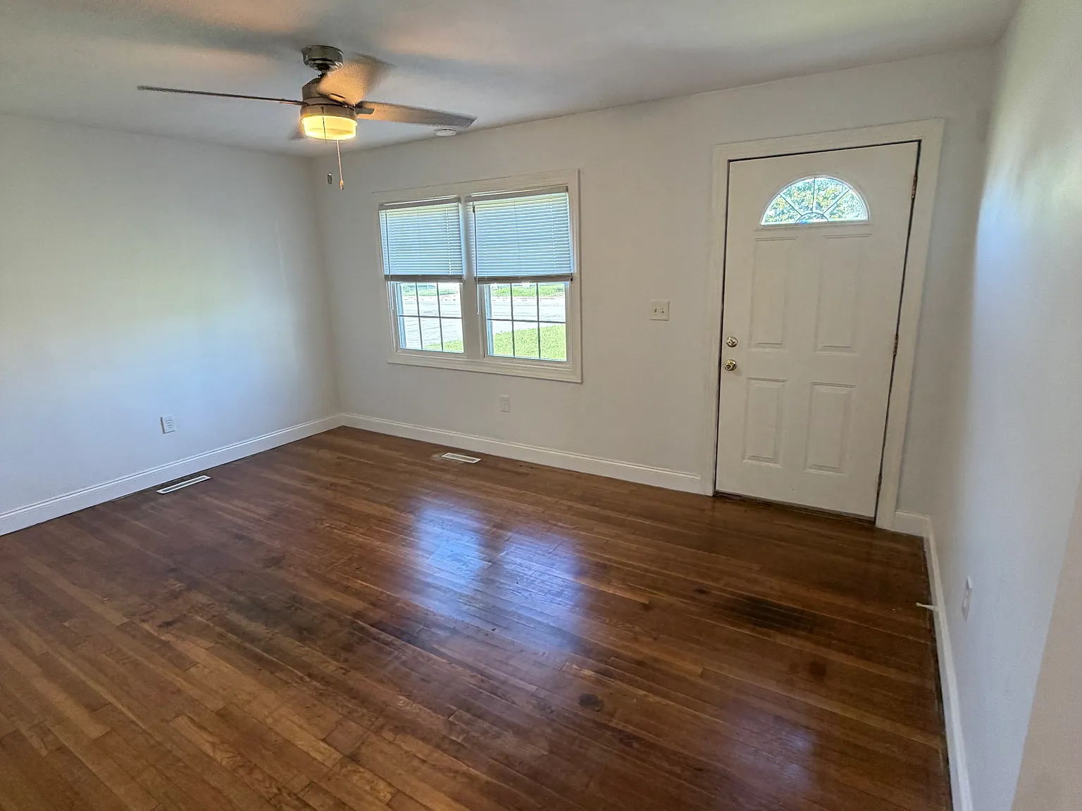 2 bed, 792 sqft, $1,400 — Photo 2