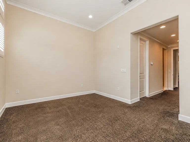 walk way to master bedroom