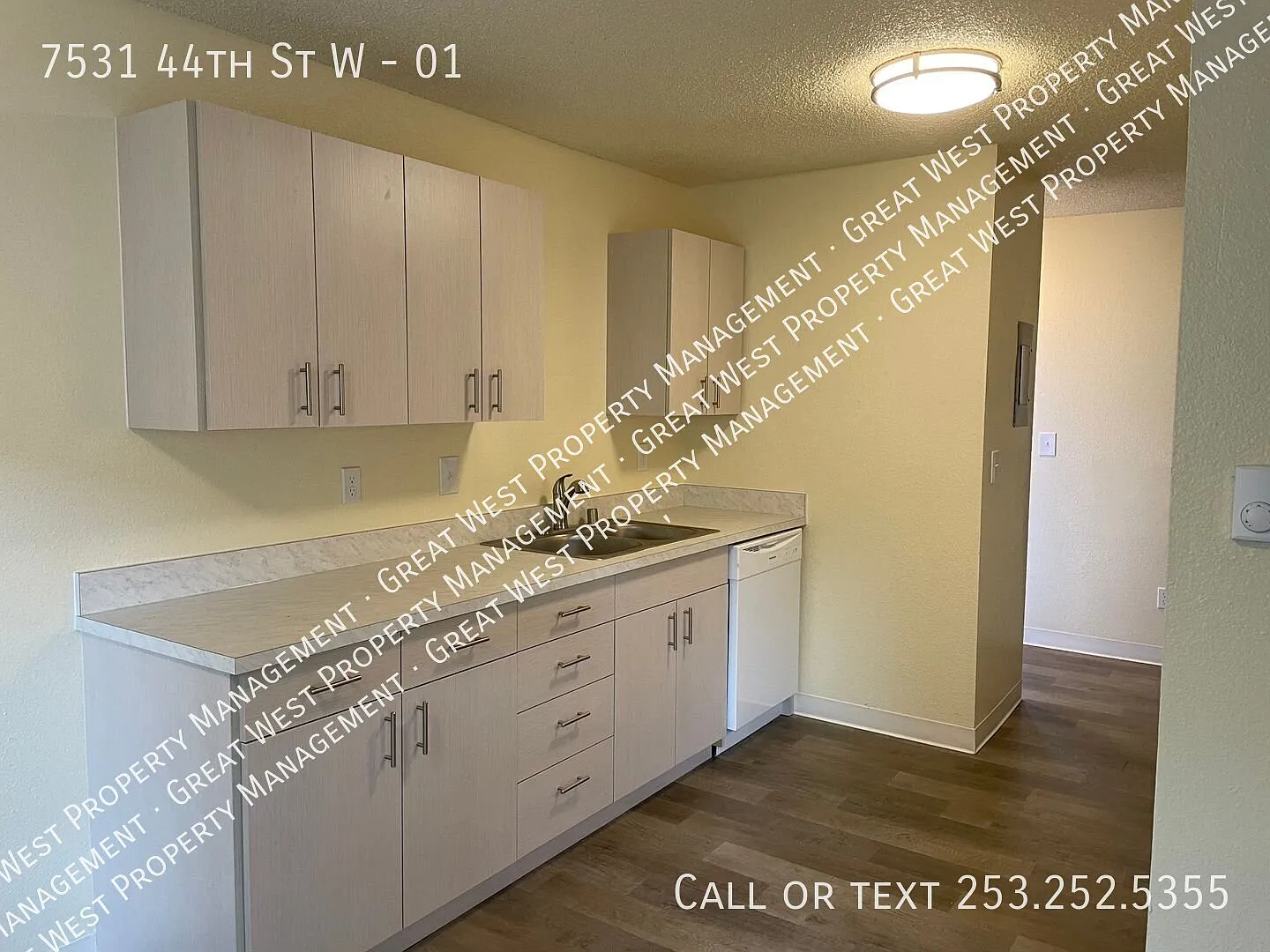 First Month Free! Cozy Upgraded One Bedroom Apartment $1,375/Mo. — Photo 2