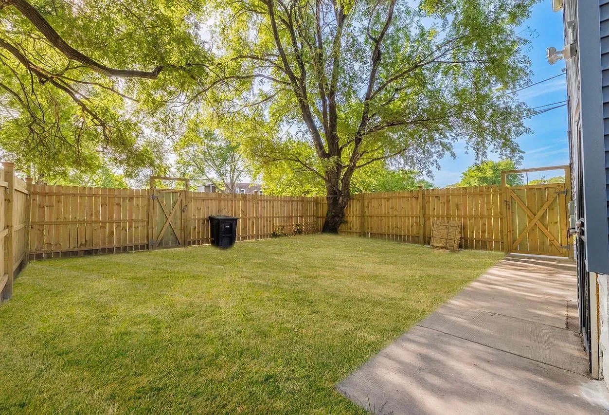 6914 S Marshfield Ave — Photo 3