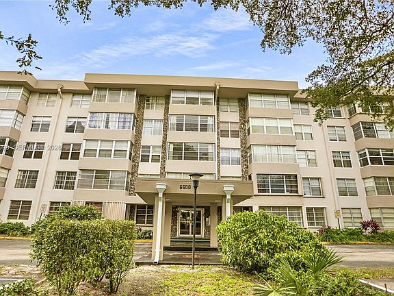 3rd image of 6600 Cypress Rd APT 105