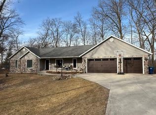 W7975 Thomaswood Trl, Fond Du Lac, WI 54937