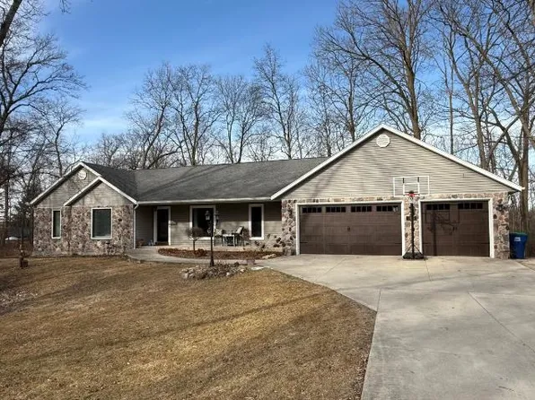 W7975 Thomaswood Trl, Fond Du Lac, WI 54937