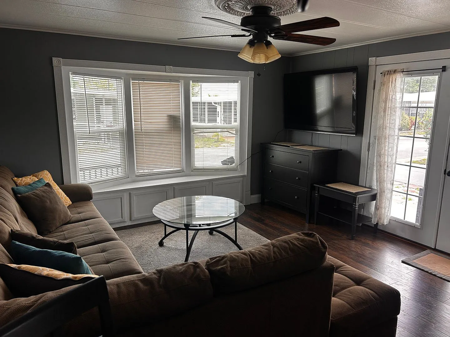Charming 2-Bedroom Home in Largo 55+ community — Photo 2