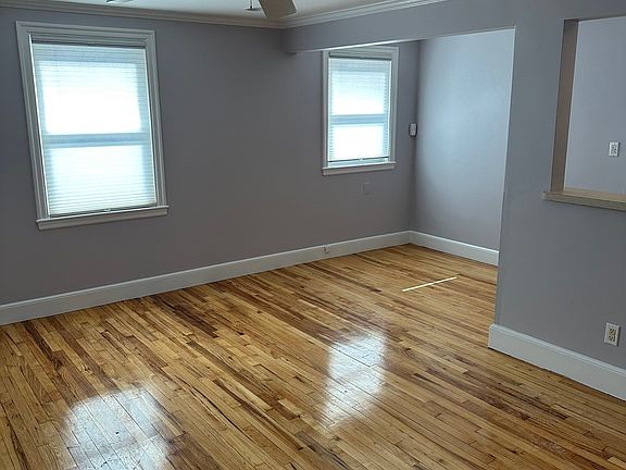 3rd image of 33 Paragon Rd