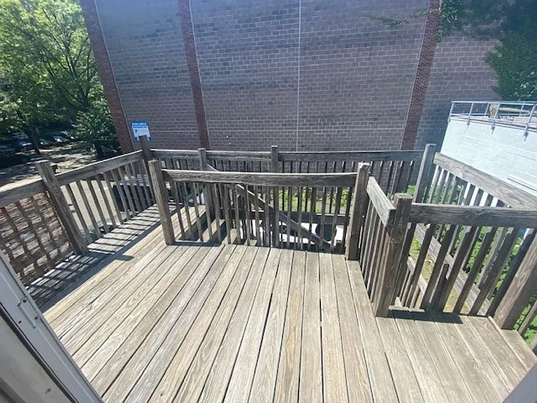 378 Crown St — Photo 1