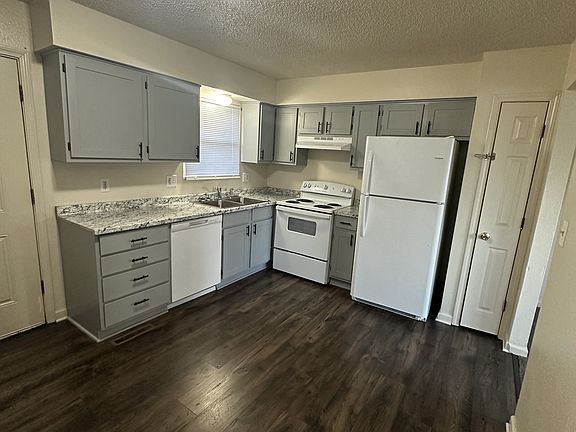 3rd image of 3237 N 84th Ter