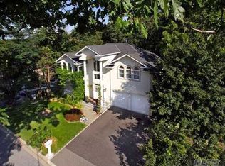 12 1st St, Locust Valley, NY 11560